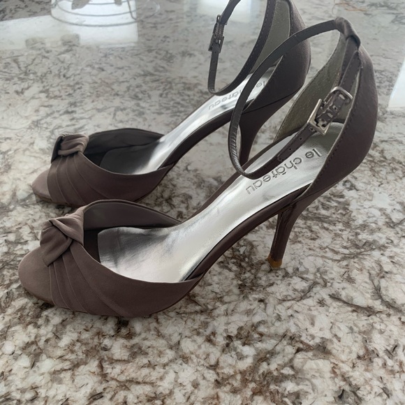 Taupe high heels - Picture 2 of 2
